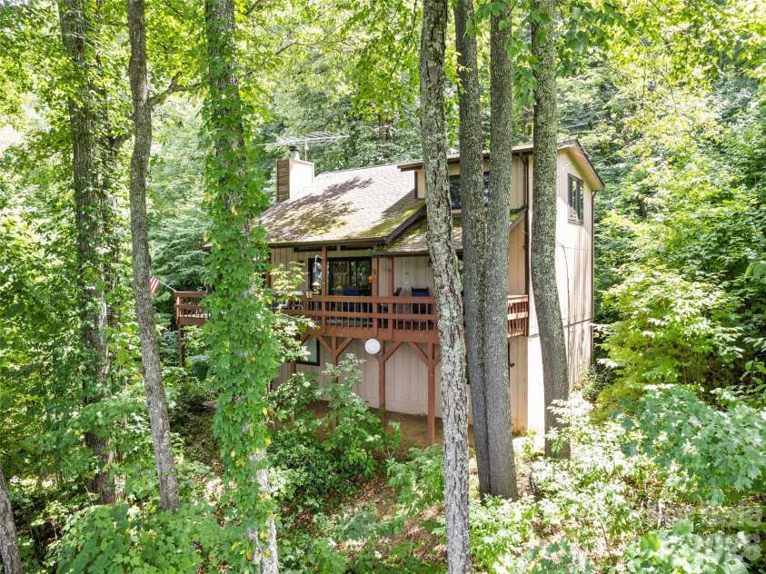 1672 Summit Drive, Maggie Valley, NC 28751.  MLS# CAR4356667, YatesRealty ID 5965. 
