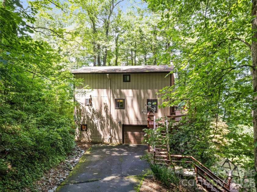 1672 Summit Drive, Maggie Valley, NC 28751.  MLS# CAR4356667, YatesRealty ID 5965. 