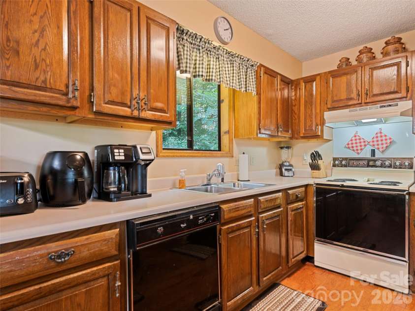 1672 Summit Drive, Maggie Valley, NC 28751.  MLS# CAR4356667, YatesRealty ID 5965. 