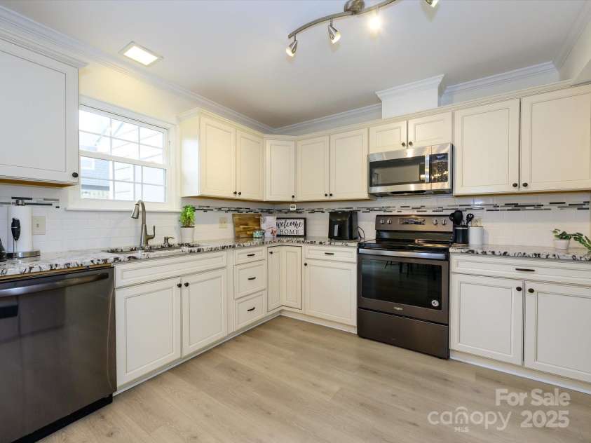 3170 Heathstead Place, Charlotte, NC 28210.  MLS# CAR4223742, YatesRealty ID 5967. 