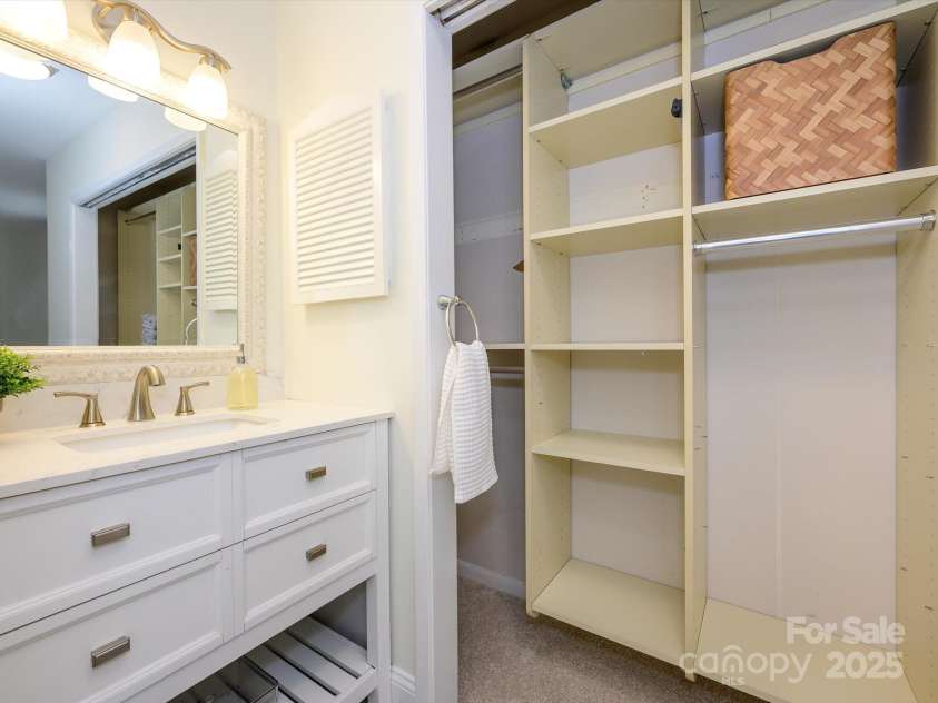 3170 Heathstead Place, Charlotte, NC 28210.  MLS# CAR4223742, YatesRealty ID 5967. 