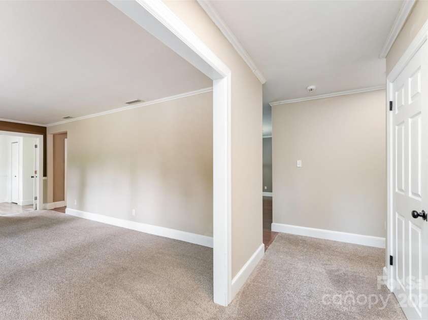 401 Dakota Street, Kannapolis, NC 28083.  MLS# CAR4234631, YatesRealty ID 5968. Entryway