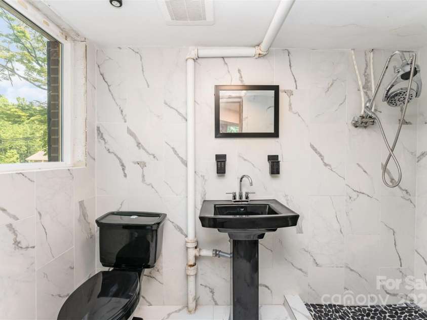 401 Dakota Street, Kannapolis, NC 28083.  MLS# CAR4234631, YatesRealty ID 5968. Full bath in basement