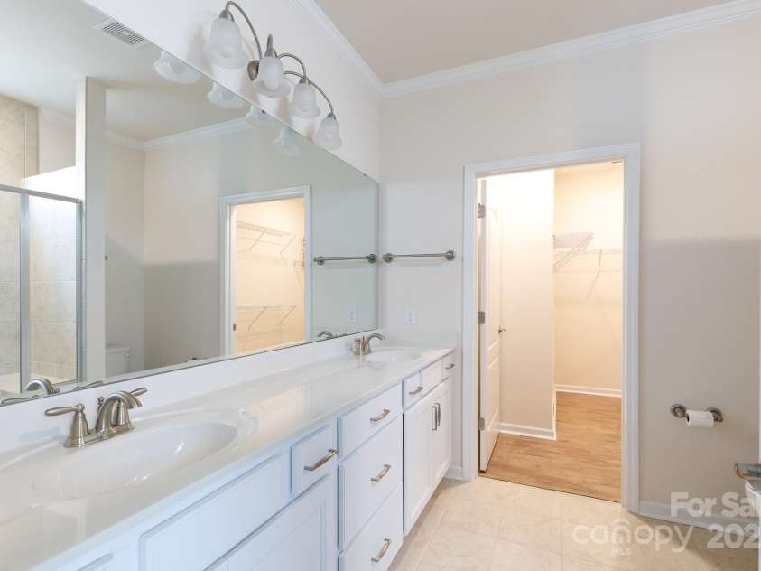 238 Cherrytree Drive, Fort Mill, SC 29715.  MLS# CAR4263400, YatesRealty ID 5969. 