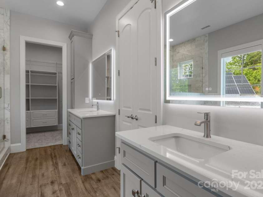 5360 Low Country Road, Lenoir, NC 28645.  MLS# CAR4252044, YatesRealty ID 597. Primary Bath