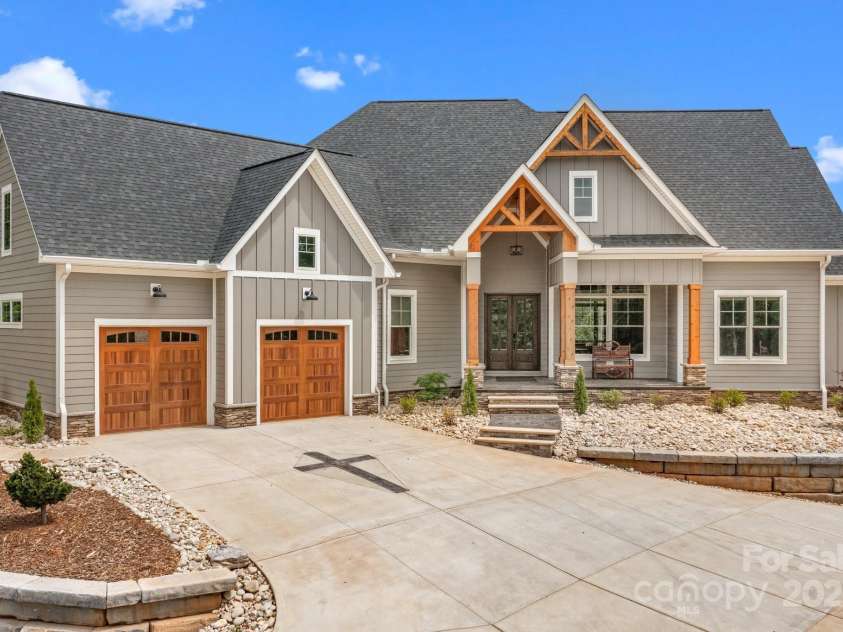 5360 Low Country Road, Lenoir, NC 28645.  MLS# CAR4252044, YatesRealty ID 597. Welcome Home to 5360 Low Country Rd