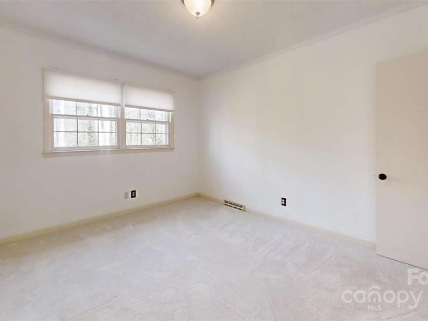 116 Jonas Drive, Lincolnton, NC 28092.  MLS# CAR4238345, YatesRealty ID 5970. 