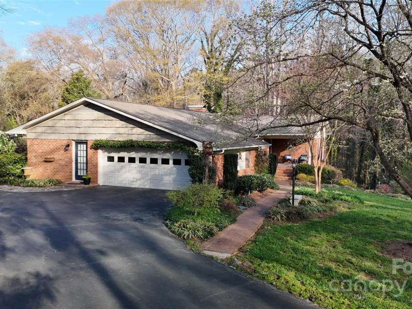 116 Jonas Drive, Lincolnton, NC 28092.  MLS# CAR4238345, YatesRealty ID 5970. 