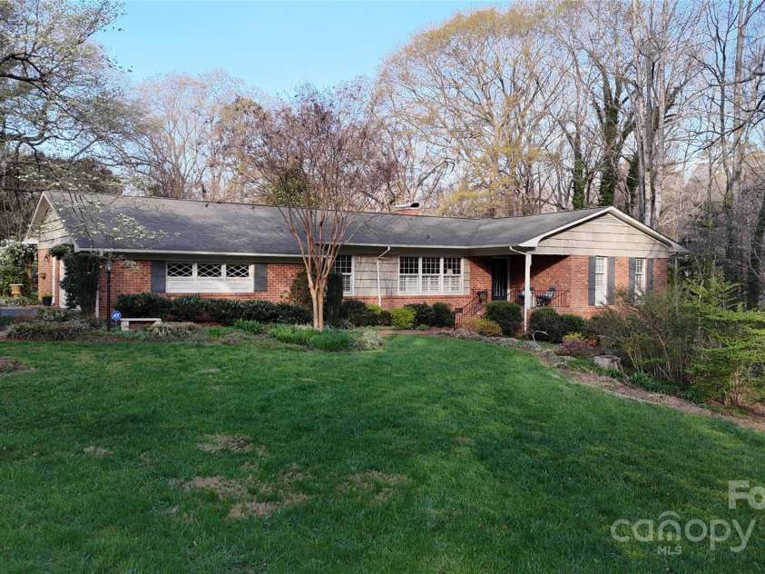 116 Jonas Drive, Lincolnton, NC 28092.  MLS# CAR4238345, YatesRealty ID 5970. 