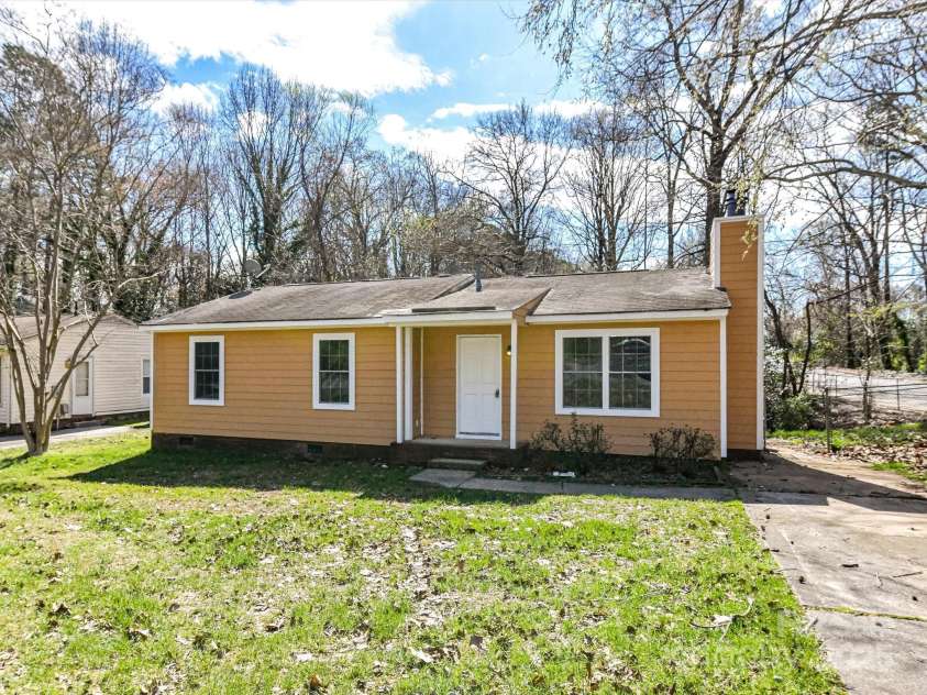 1327 Santee Street, Charlotte, NC 28208.  MLS# CAR4235557, YatesRealty ID 5973. 