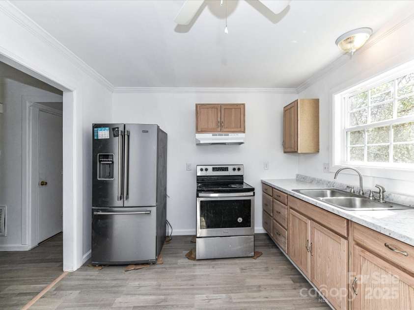 1327 Santee Street, Charlotte, NC 28208.  MLS# CAR4235557, YatesRealty ID 5973. 