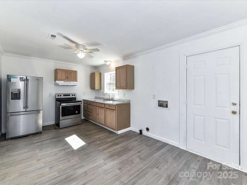 1327 Santee Street, Charlotte, NC 28208.  MLS# CAR4235557, YatesRealty ID 5973. 