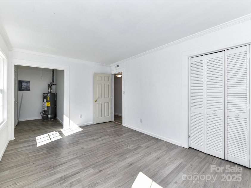 1327 Santee Street, Charlotte, NC 28208.  MLS# CAR4235557, YatesRealty ID 5973. 