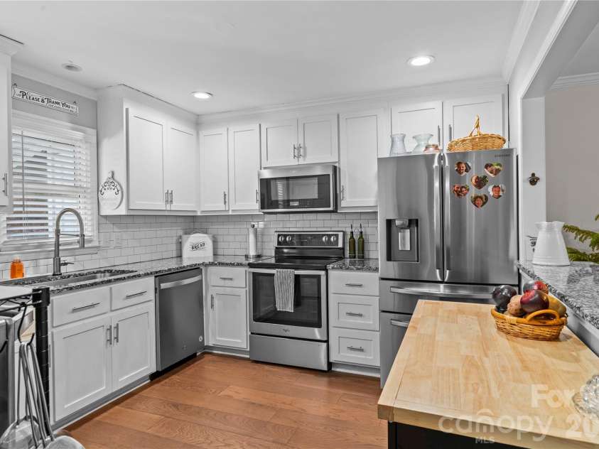 2502 Round Table Road, Monroe, NC 28110.  MLS# CAR4307222, YatesRealty ID 5973. A Gourmet's kitchen