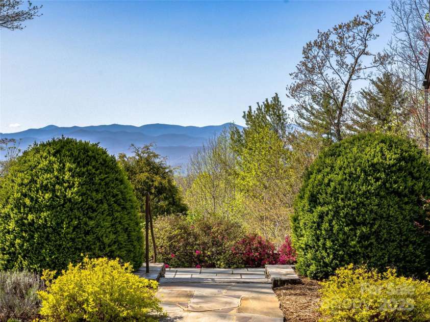 5019 Willow Road, Hendersonville, NC 28739.  MLS# CAR4244572, YatesRealty ID 5974. 