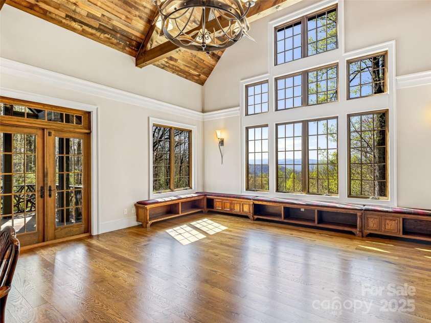 5019 Willow Road, Hendersonville, NC 28739.  MLS# CAR4244572, YatesRealty ID 5974. 