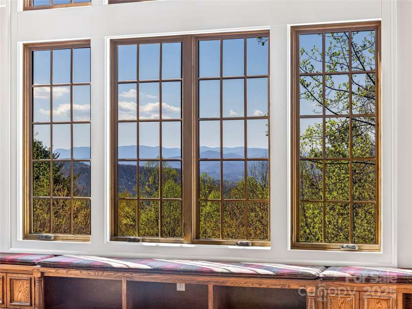 5019 Willow Road, Hendersonville, NC 28739.  MLS# CAR4244572, YatesRealty ID 5974. 