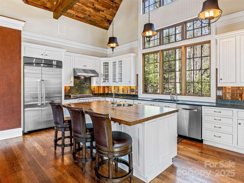 5019 Willow Road, Hendersonville, NC 28739.  MLS# CAR4244572, YatesRealty ID 5974. 