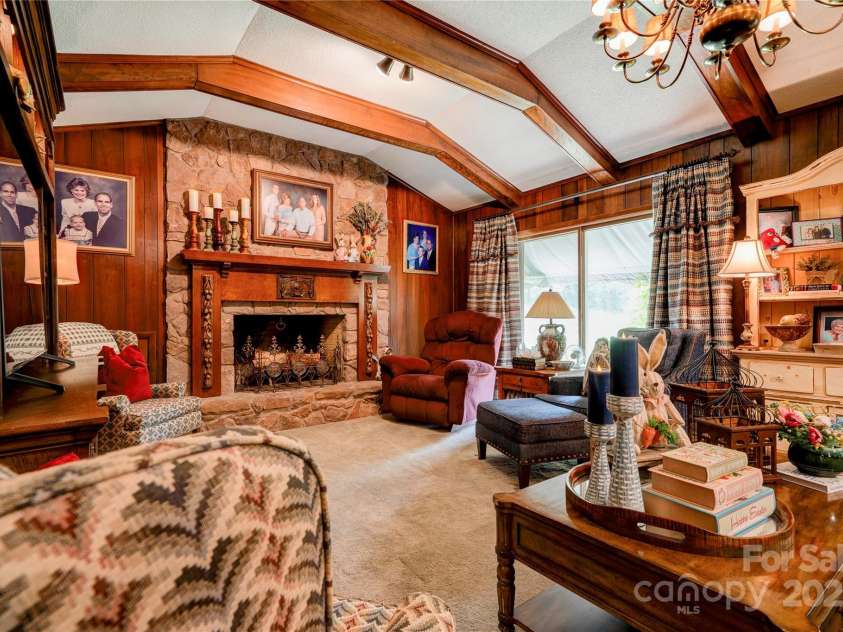 316 Country Club Acres None, Shelby, NC 28150.  MLS# CAR4244024, YatesRealty ID 5976. Family Room