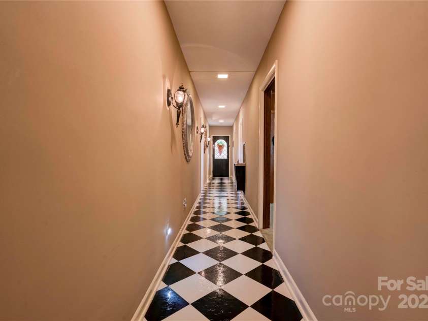 316 Country Club Acres None, Shelby, NC 28150.  MLS# CAR4244024, YatesRealty ID 5976. Hallway