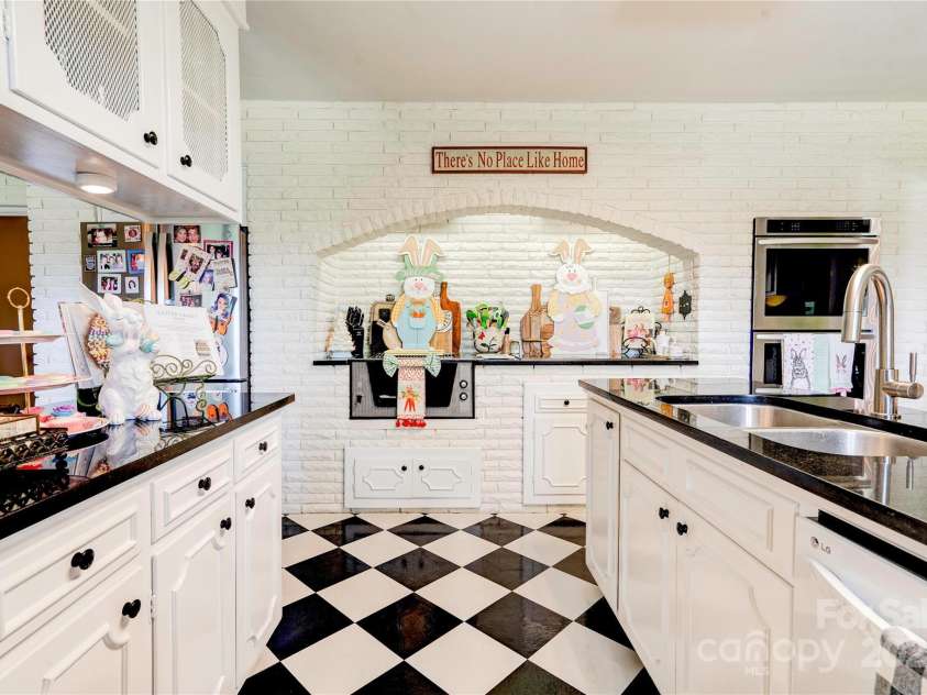 316 Country Club Acres None, Shelby, NC 28150.  MLS# CAR4244024, YatesRealty ID 5976. Kitchen