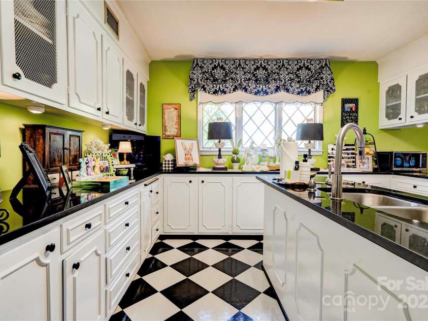 316 Country Club Acres None, Shelby, NC 28150.  MLS# CAR4244024, YatesRealty ID 5976. Kitchen