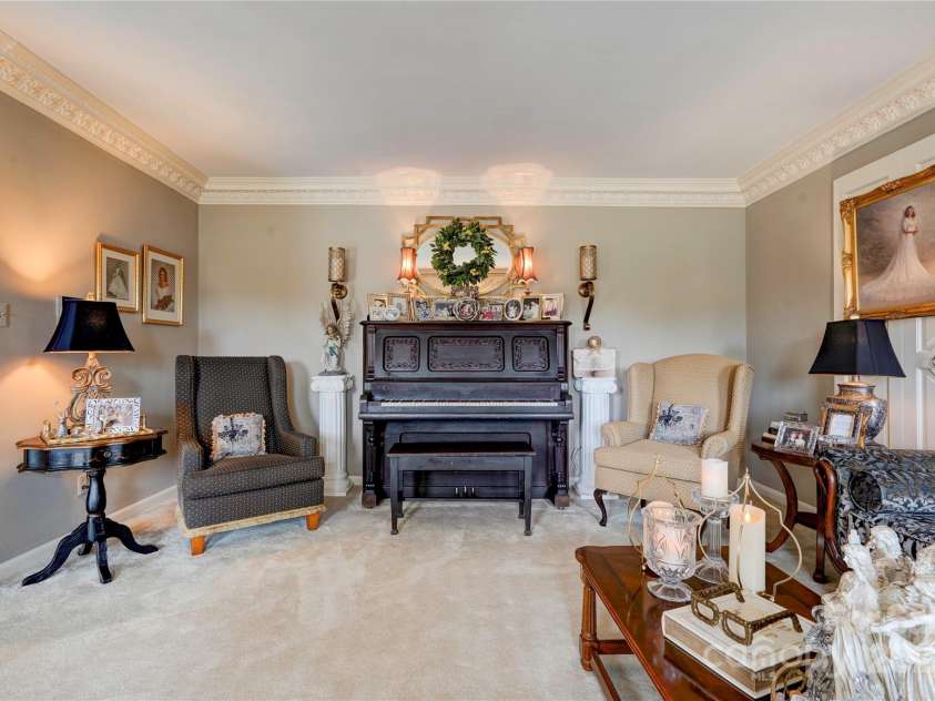 316 Country Club Acres None, Shelby, NC 28150.  MLS# CAR4244024, YatesRealty ID 5976. Living Room