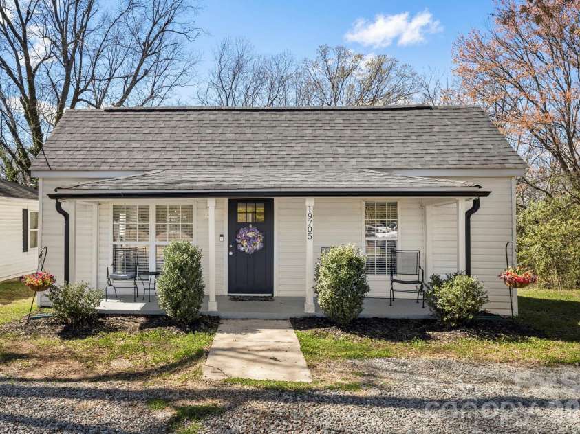 19705 Ferry Street, Cornelius, NC 28031.  MLS# CAR4356618, YatesRealty ID 5977. 