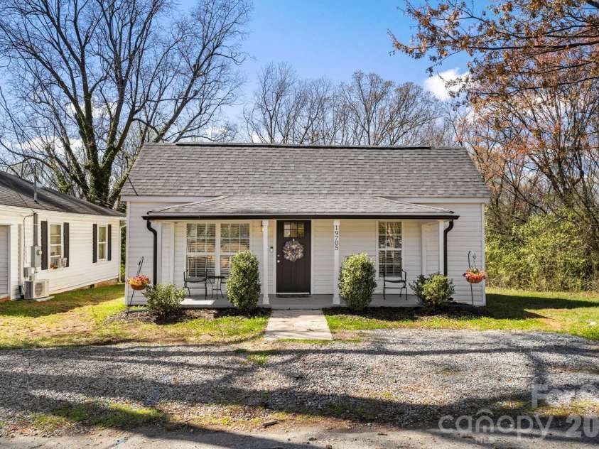19705 Ferry Street, Cornelius, NC 28031.  MLS# CAR4356618, YatesRealty ID 5977. 
