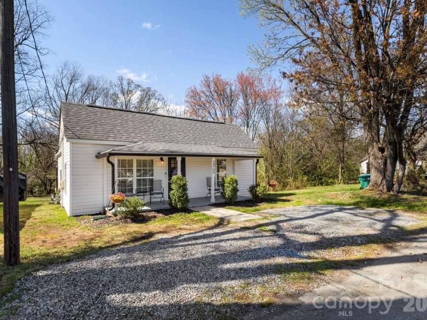 19705 Ferry Street, Cornelius, NC 28031.  MLS# CAR4356618, YatesRealty ID 5977. 