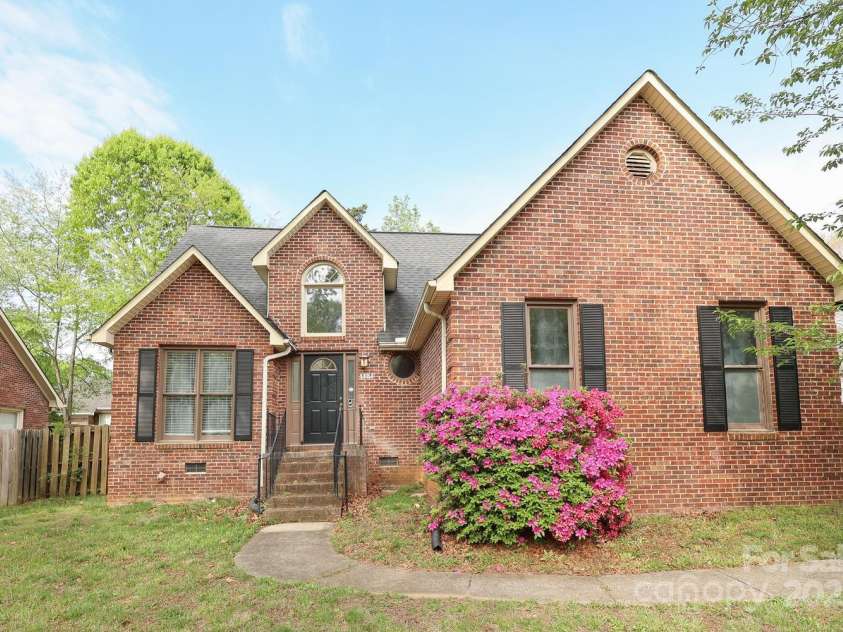 1121 Thoroughbred Place, Concord, NC 28027.  MLS# CAR4246454, YatesRealty ID 5978. 