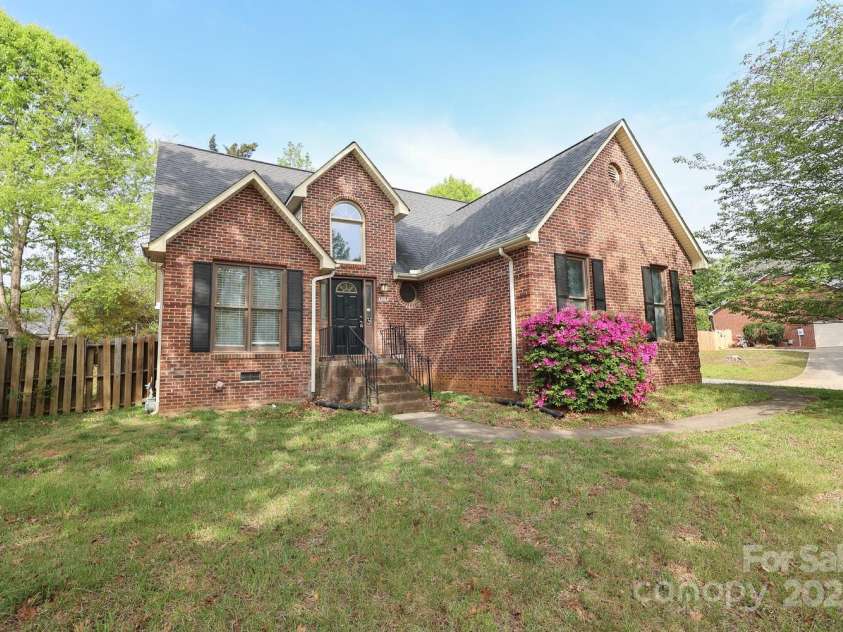 1121 Thoroughbred Place, Concord, NC 28027.  MLS# CAR4246454, YatesRealty ID 5978. 