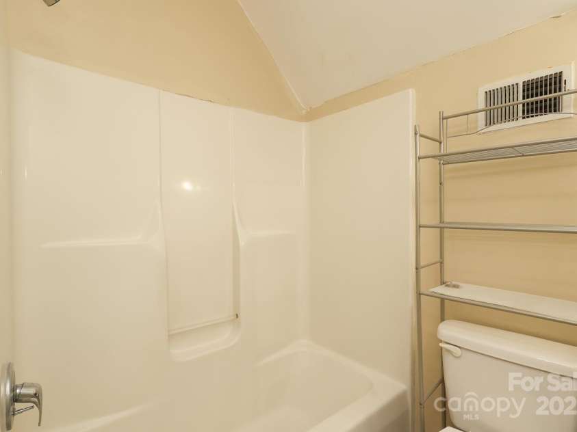 1121 Thoroughbred Place, Concord, NC 28027.  MLS# CAR4246454, YatesRealty ID 5978. 