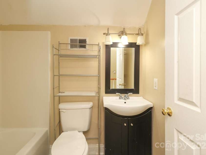 1121 Thoroughbred Place, Concord, NC 28027.  MLS# CAR4246454, YatesRealty ID 5978. 