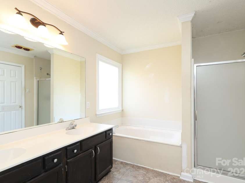 1121 Thoroughbred Place, Concord, NC 28027.  MLS# CAR4246454, YatesRealty ID 5978. 