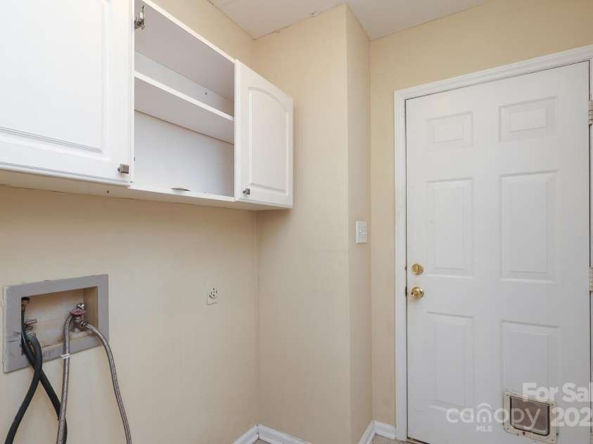 1121 Thoroughbred Place, Concord, NC 28027.  MLS# CAR4246454, YatesRealty ID 5978. 