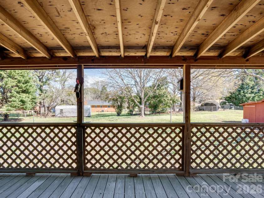 400 Pitts School Road, Concord, NC 28027.  MLS# CAR4359279, YatesRealty ID 5979. 