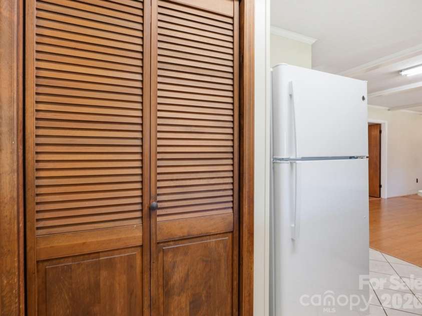 400 Pitts School Road, Concord, NC 28027.  MLS# CAR4359279, YatesRealty ID 5979. 