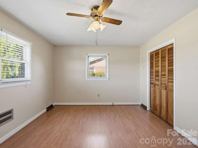400 Pitts School Road, Concord, NC 28027.  MLS# CAR4359279, YatesRealty ID 5979. 