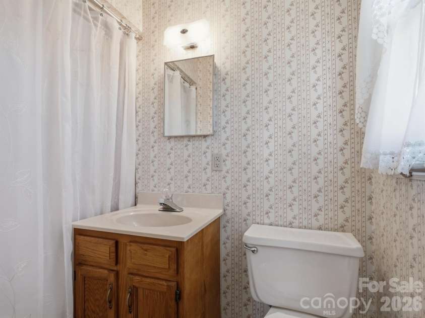 400 Pitts School Road, Concord, NC 28027.  MLS# CAR4359279, YatesRealty ID 5979. 