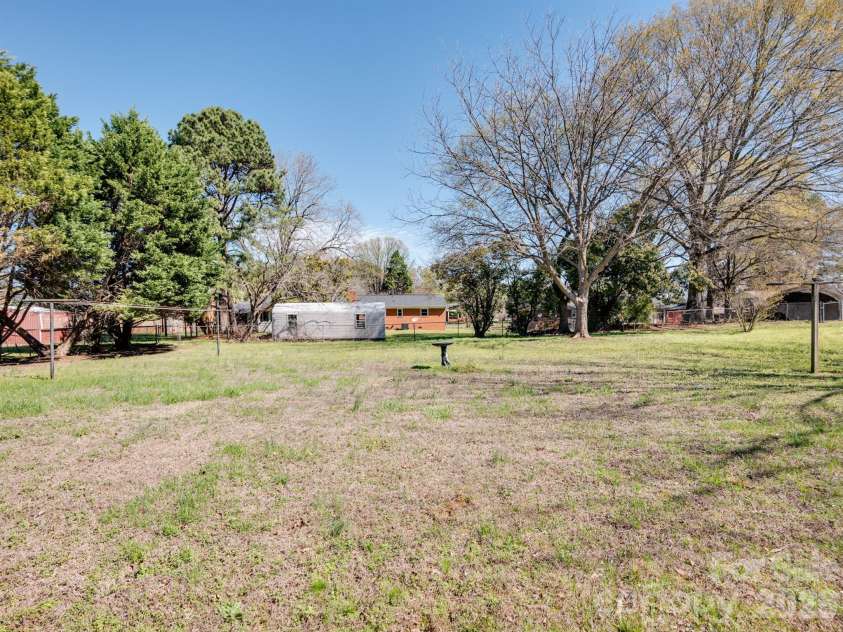 400 Pitts School Road, Concord, NC 28027.  MLS# CAR4359279, YatesRealty ID 5979. 