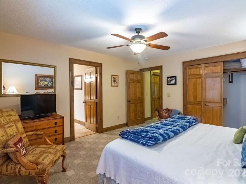 620 Sapphire Valley Road, Cashiers, NC 28717.  MLS# CAR4329121, YatesRealty ID 598. En-Suite #2 Bedroom on the front side of the building. All furniture here conveys.