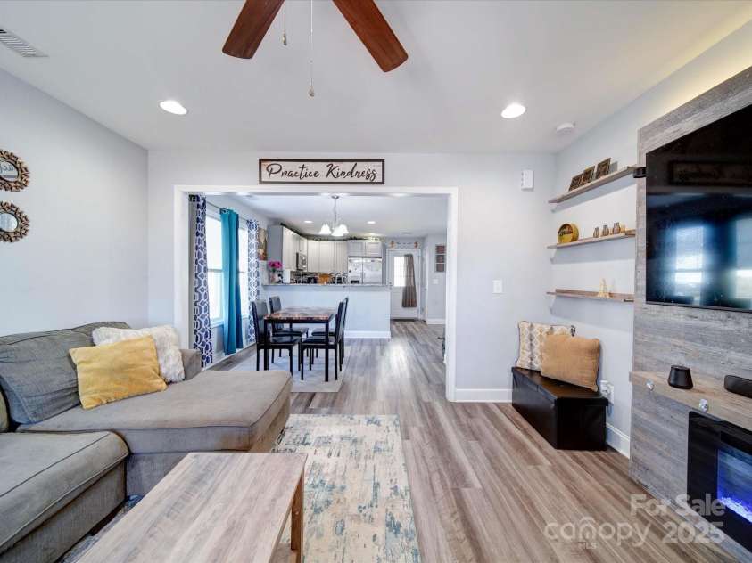 108 Oak Grove Street, Kannapolis, NC 28081.  MLS# CAR4226236, YatesRealty ID 5982. 