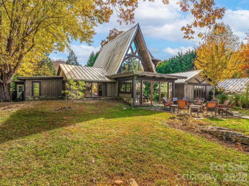 113 Forest Hills Drive, Black Mountain, NC 28711.  MLS# CAR4300375, YatesRealty ID 5984. 