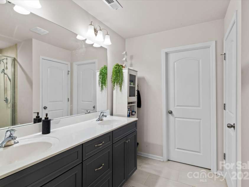 1564 Galloway Road, Charlotte, NC 28262.  MLS# CAR4319552, YatesRealty ID 5985. 