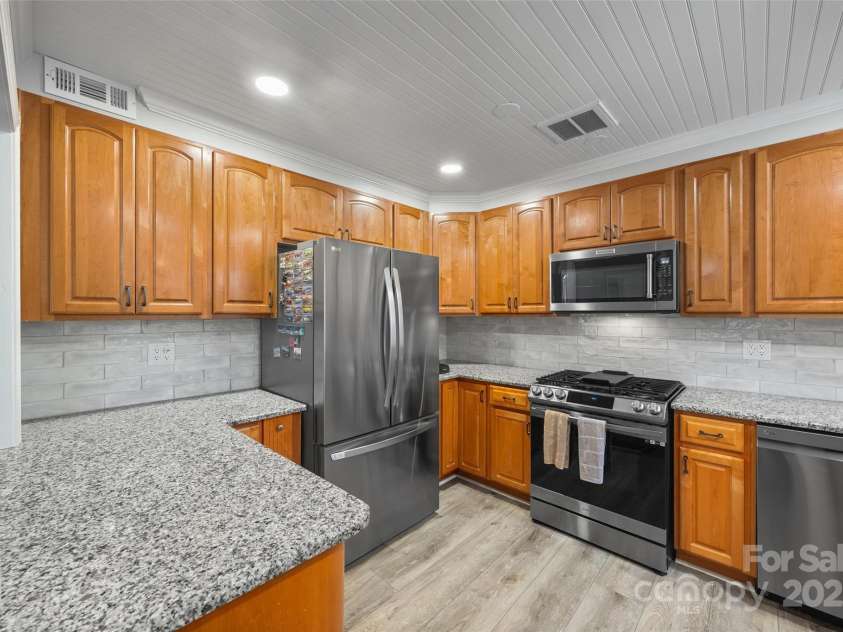 811 Myrtle Drive, Rock Hill, SC 29730.  MLS# CAR4332484, YatesRealty ID 5987. 