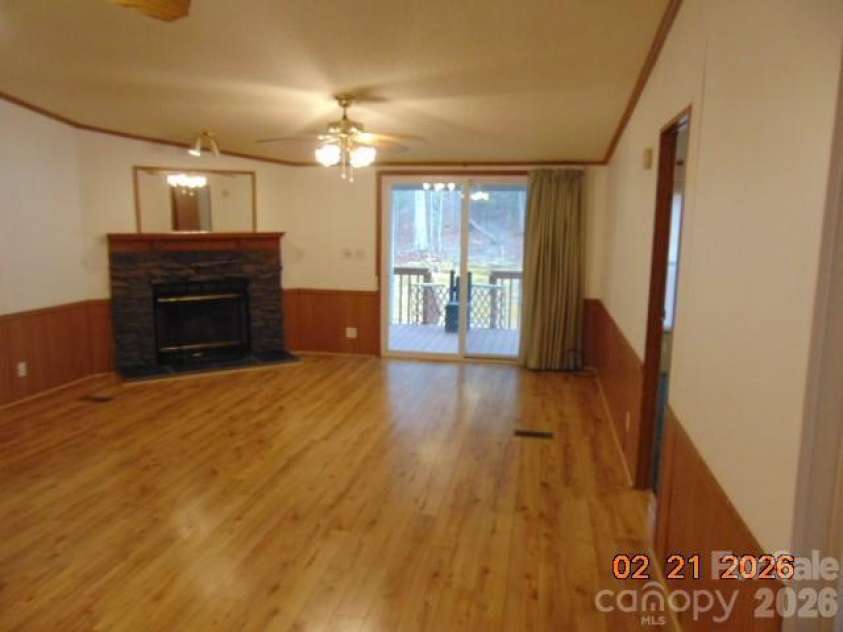2685 Pit Lane, Morganton, NC 28655.  MLS# CAR4349661, YatesRealty ID 5988. Living room