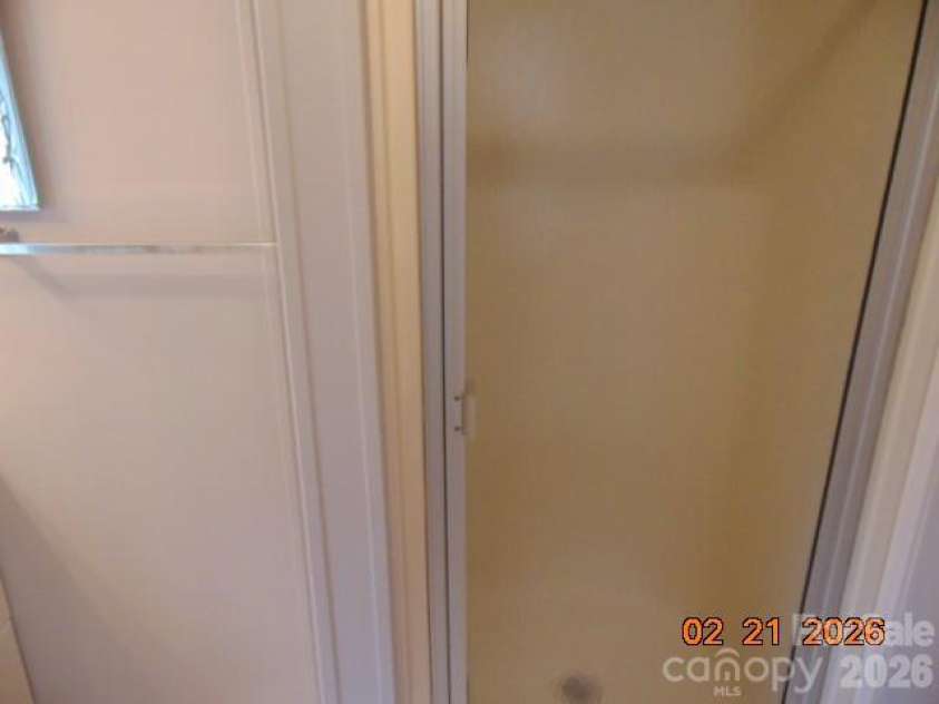 2685 Pit Lane, Morganton, NC 28655.  MLS# CAR4349661, YatesRealty ID 5988. Master bath