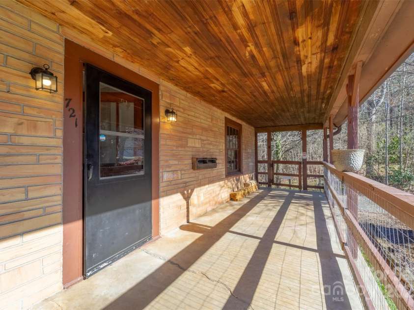 721 Arlington Avenue, Bryson City, NC 28713.  MLS# CAR4214059, YatesRealty ID 5988. 