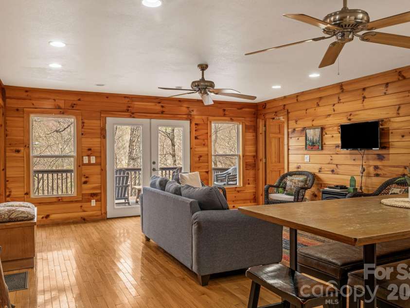 157 Crosspatch Lane, Bryson City, NC 28713.  MLS# CAR4355987, YatesRealty ID 5989. 